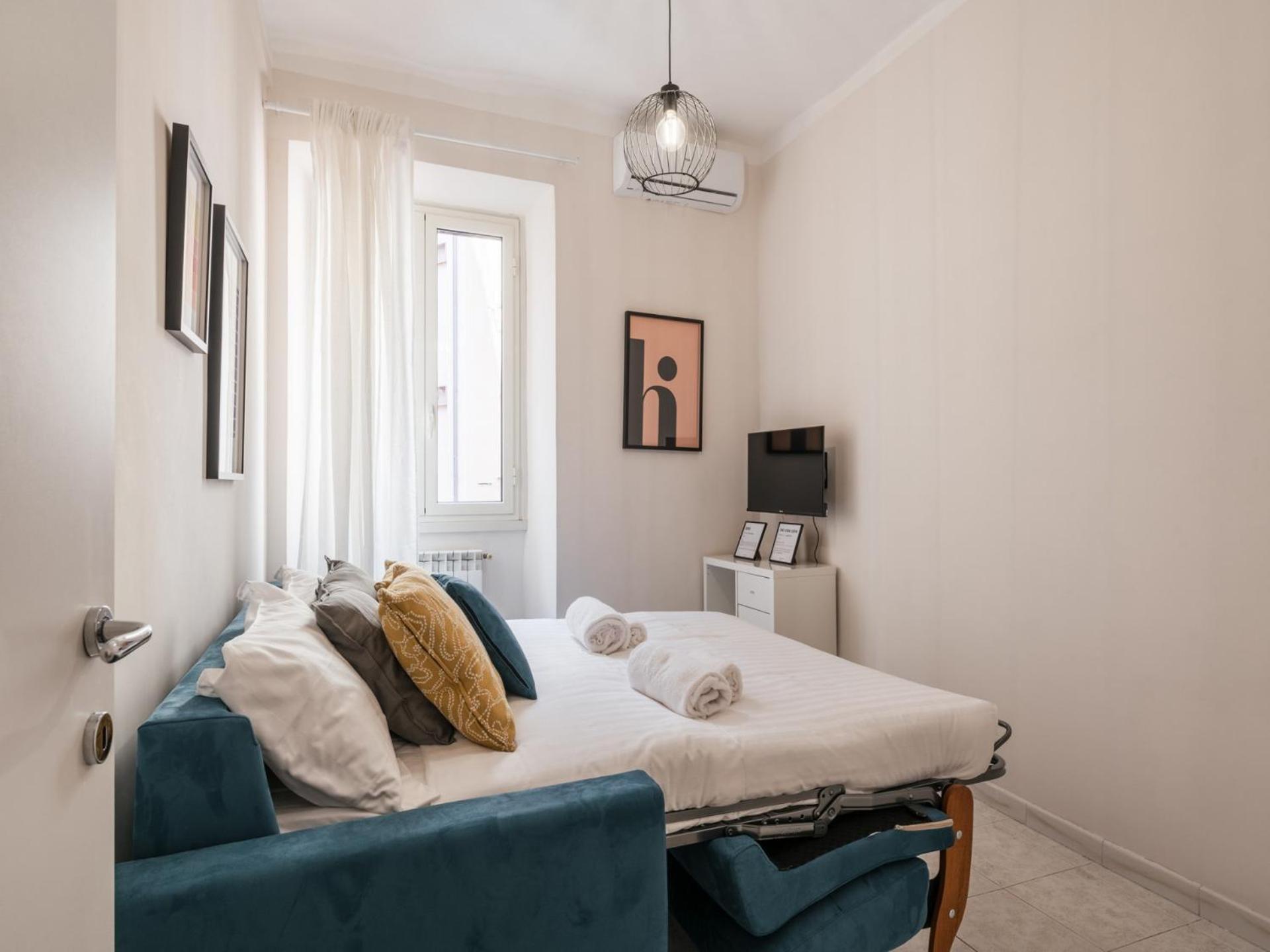 The Best Rent - Spacious One-Bedroom Apartment Near Colosseum Рим Экстерьер фото