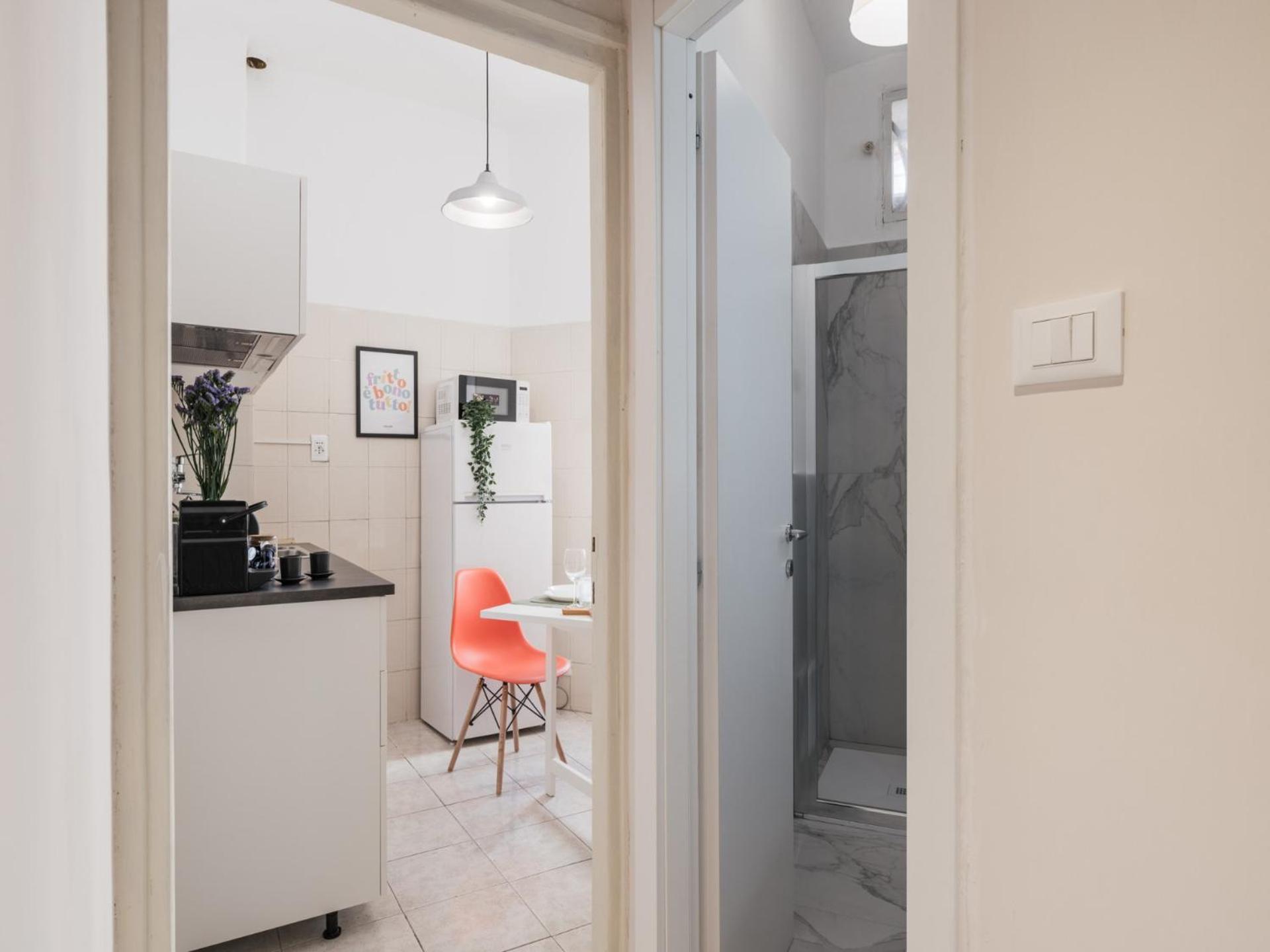 The Best Rent - Spacious One-Bedroom Apartment Near Colosseum Рим Экстерьер фото