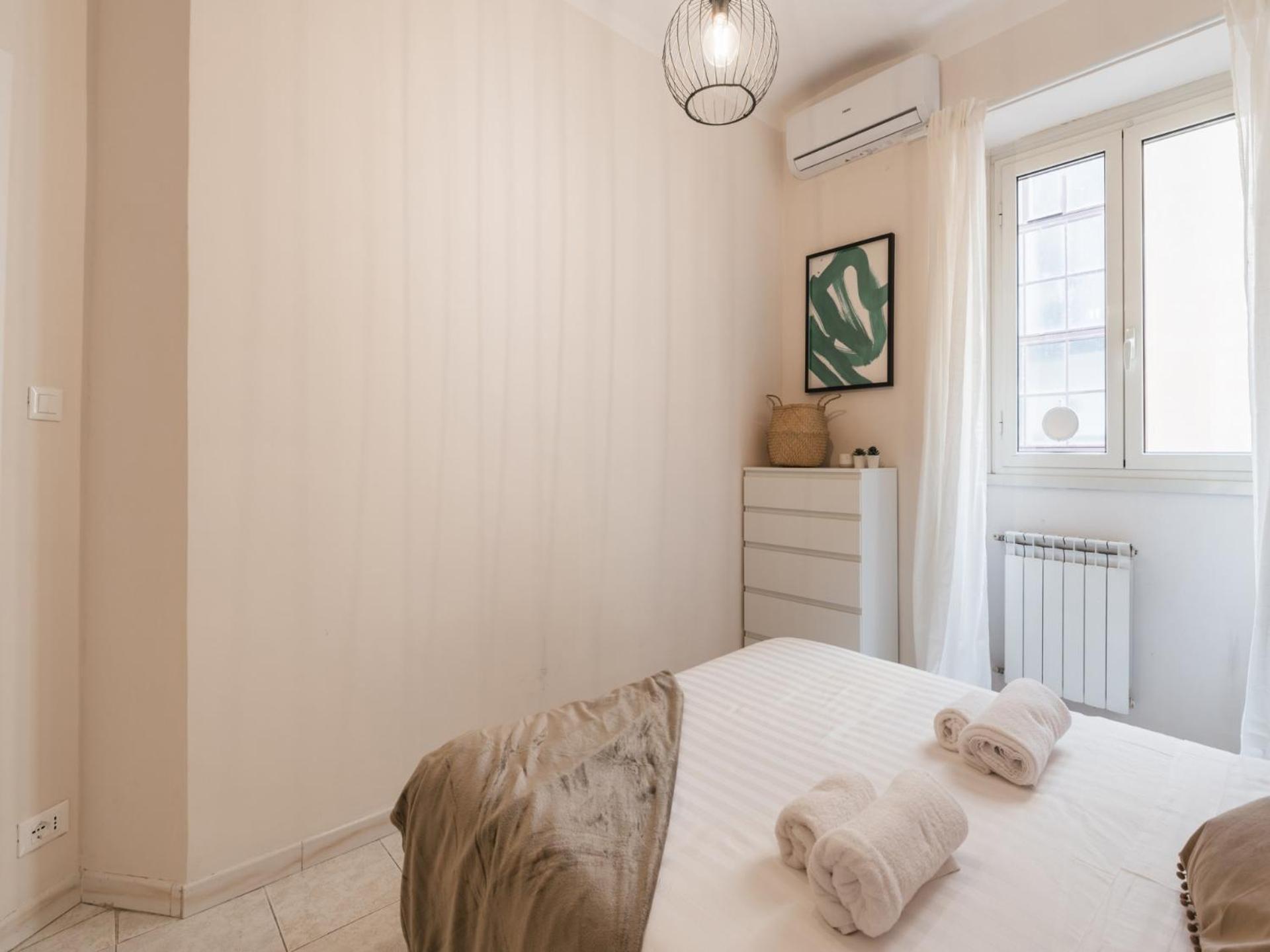 The Best Rent - Spacious One-Bedroom Apartment Near Colosseum Рим Экстерьер фото