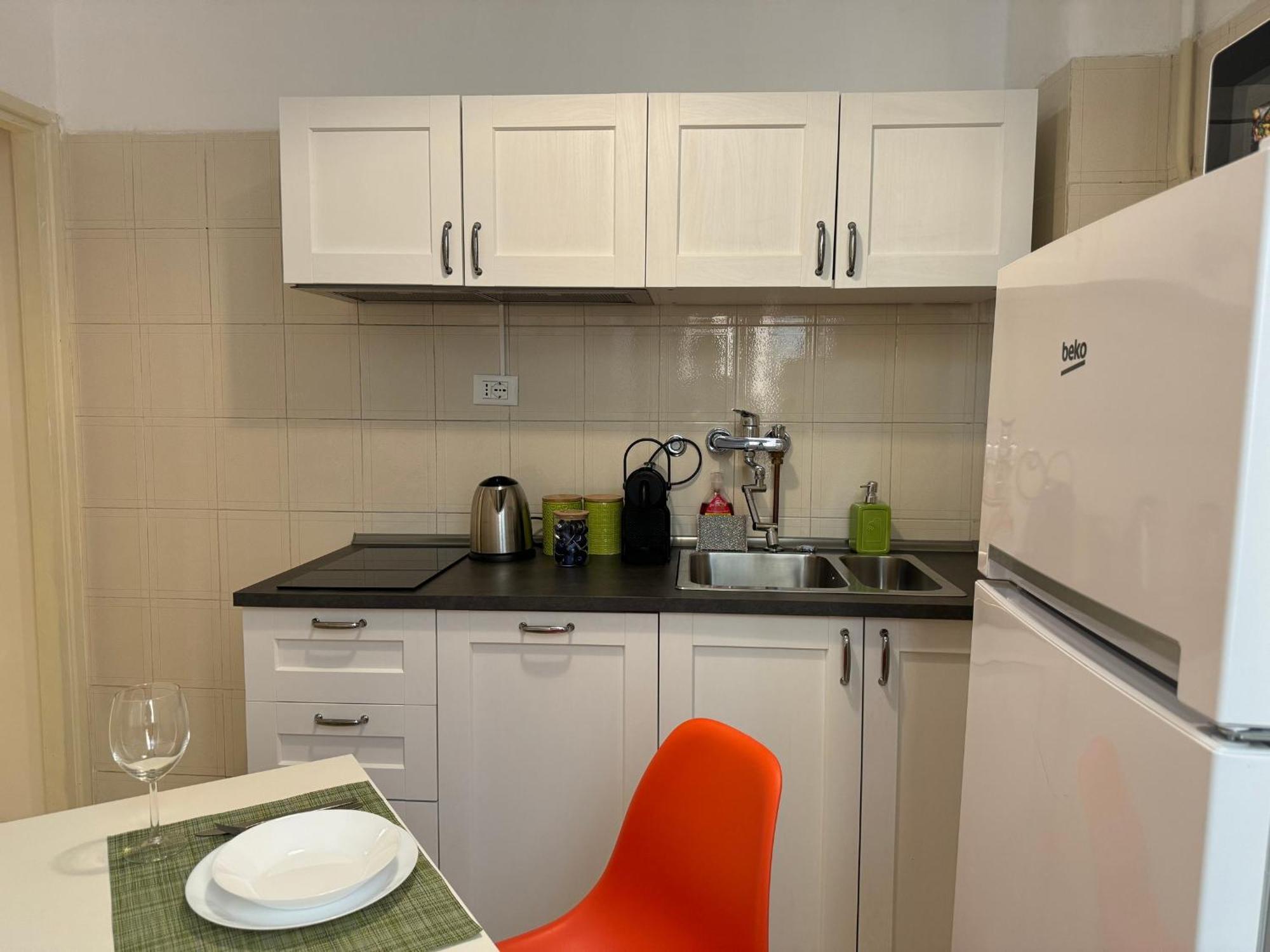 The Best Rent - Spacious One-Bedroom Apartment Near Colosseum Рим Экстерьер фото